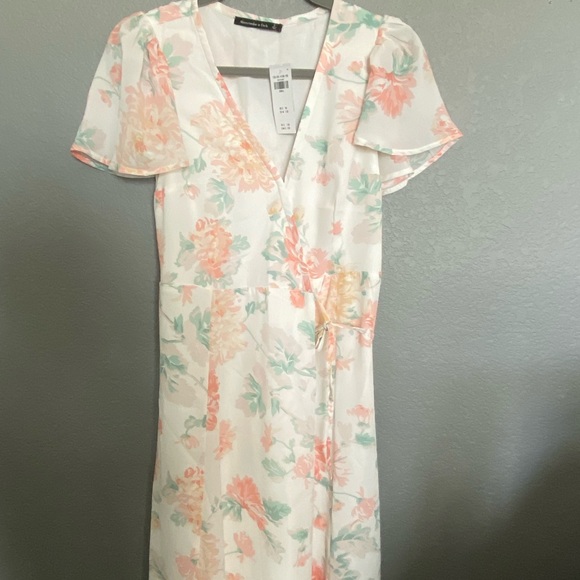Abercrombie and Fitch Floral Flutter Sleeve Wrap Midi Dress, S - Picture 3 of 6